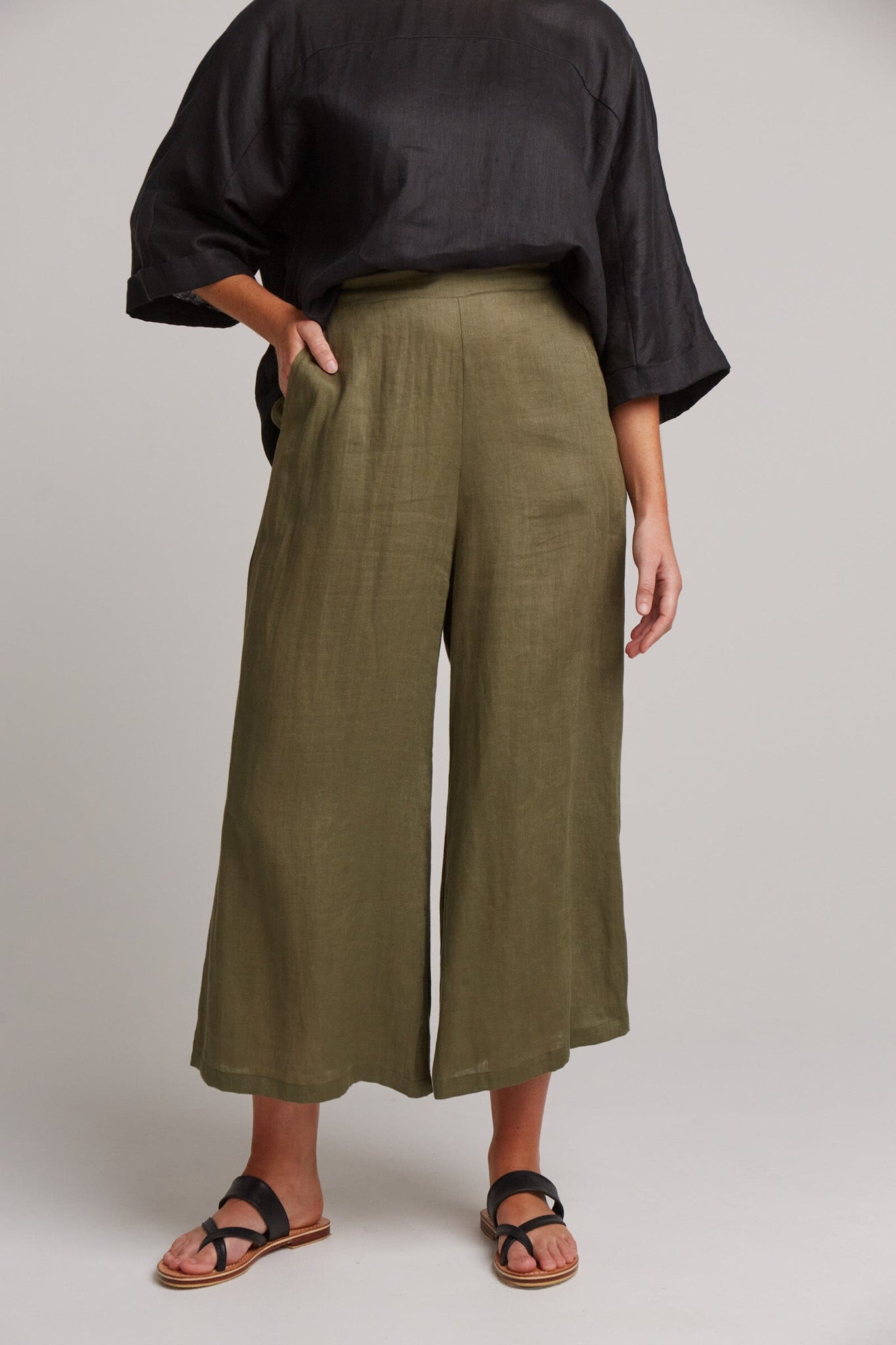 Studio Crop Pant - Khaki