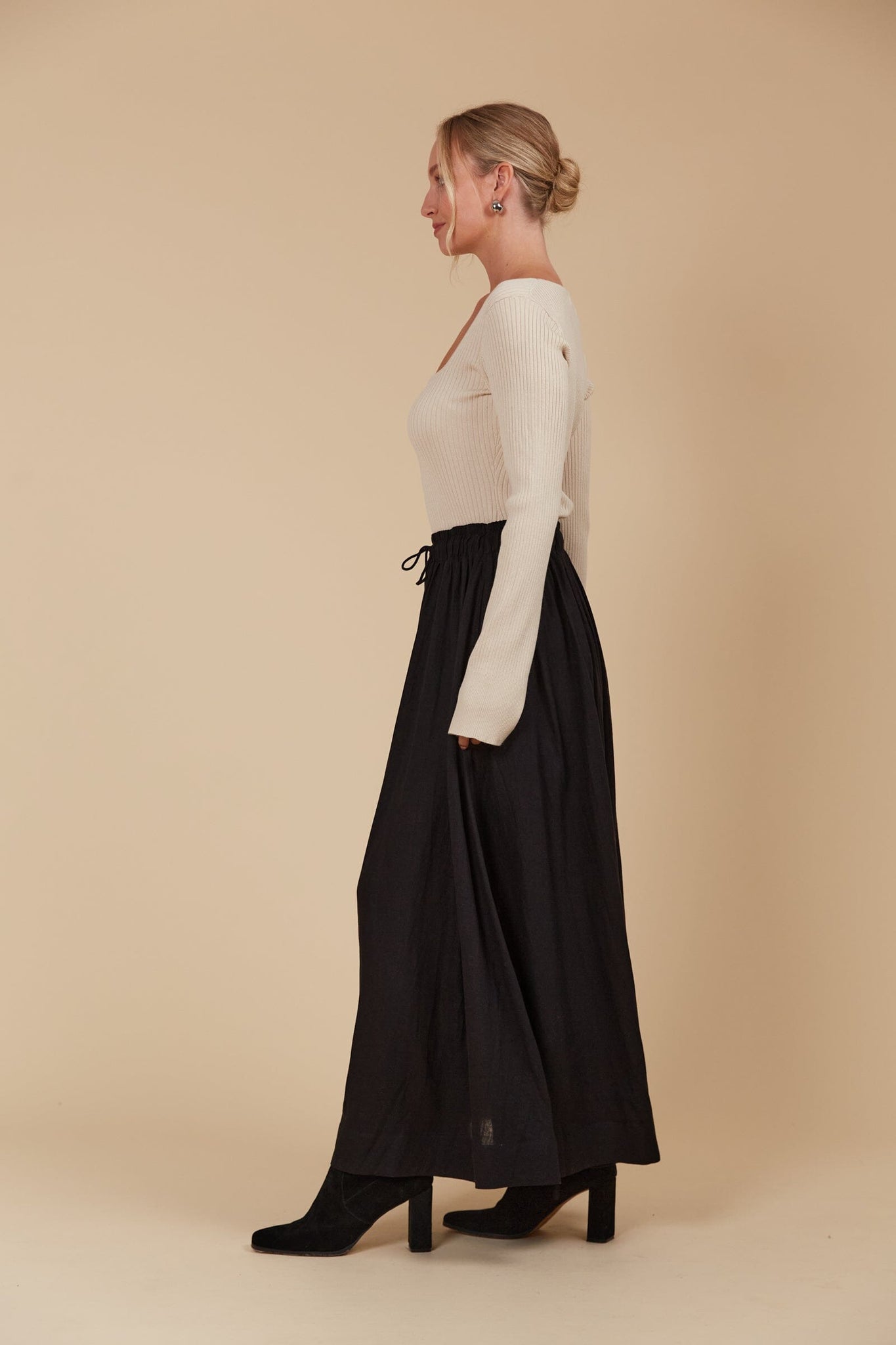 Venus Skirt - Onyx