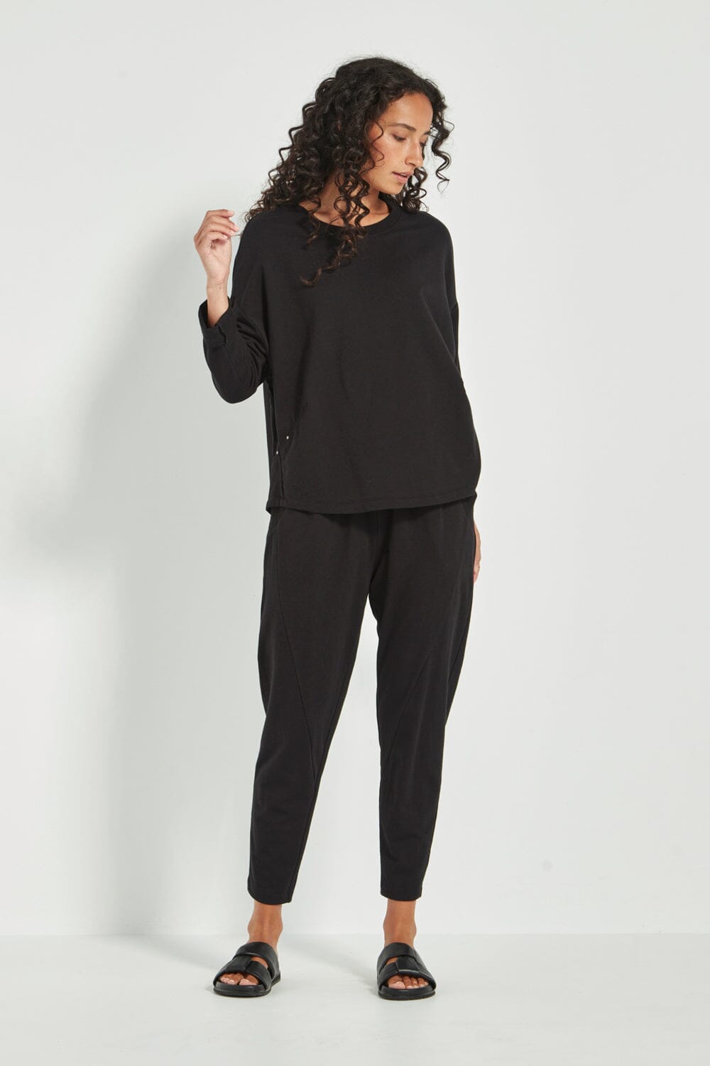 DOWNTOWN SWEATER - BLACK