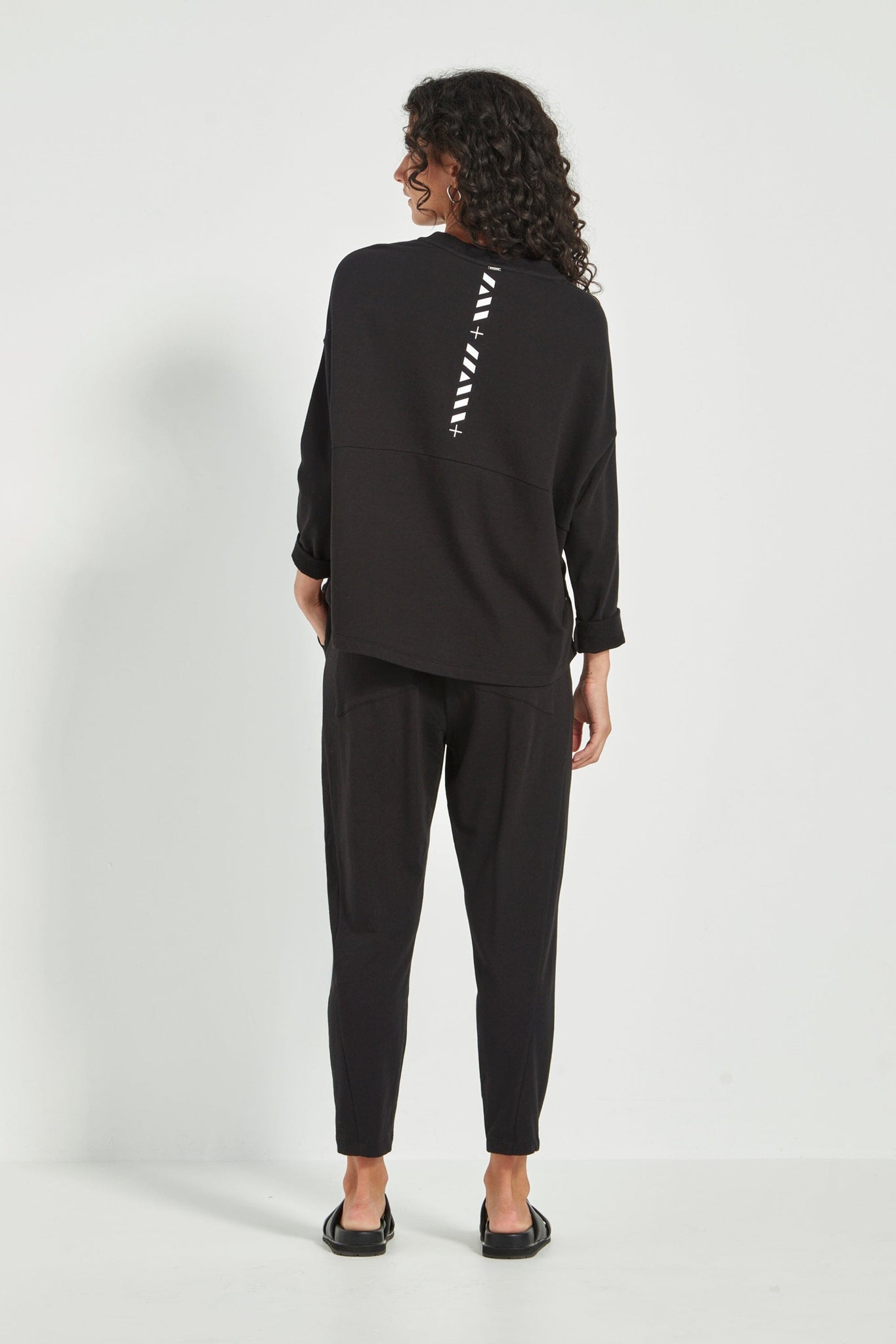 DOWNTOWN SWEATER - BLACK