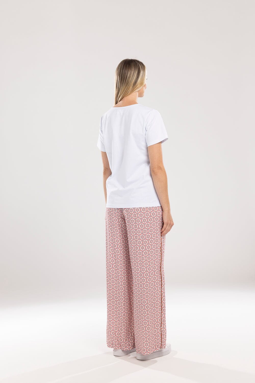 Ena Tee White