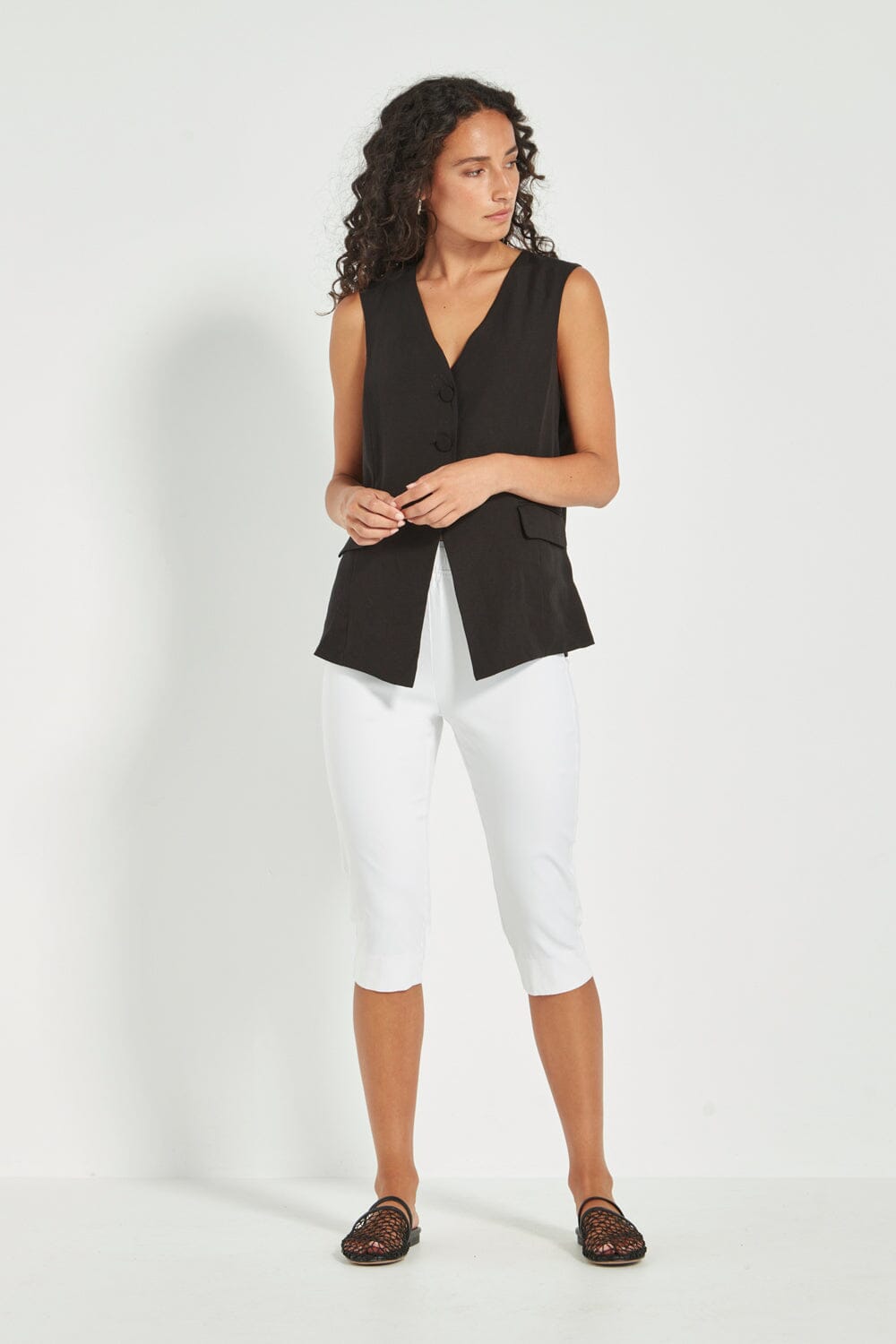 FOXY CAPRI PANT - WHITE
