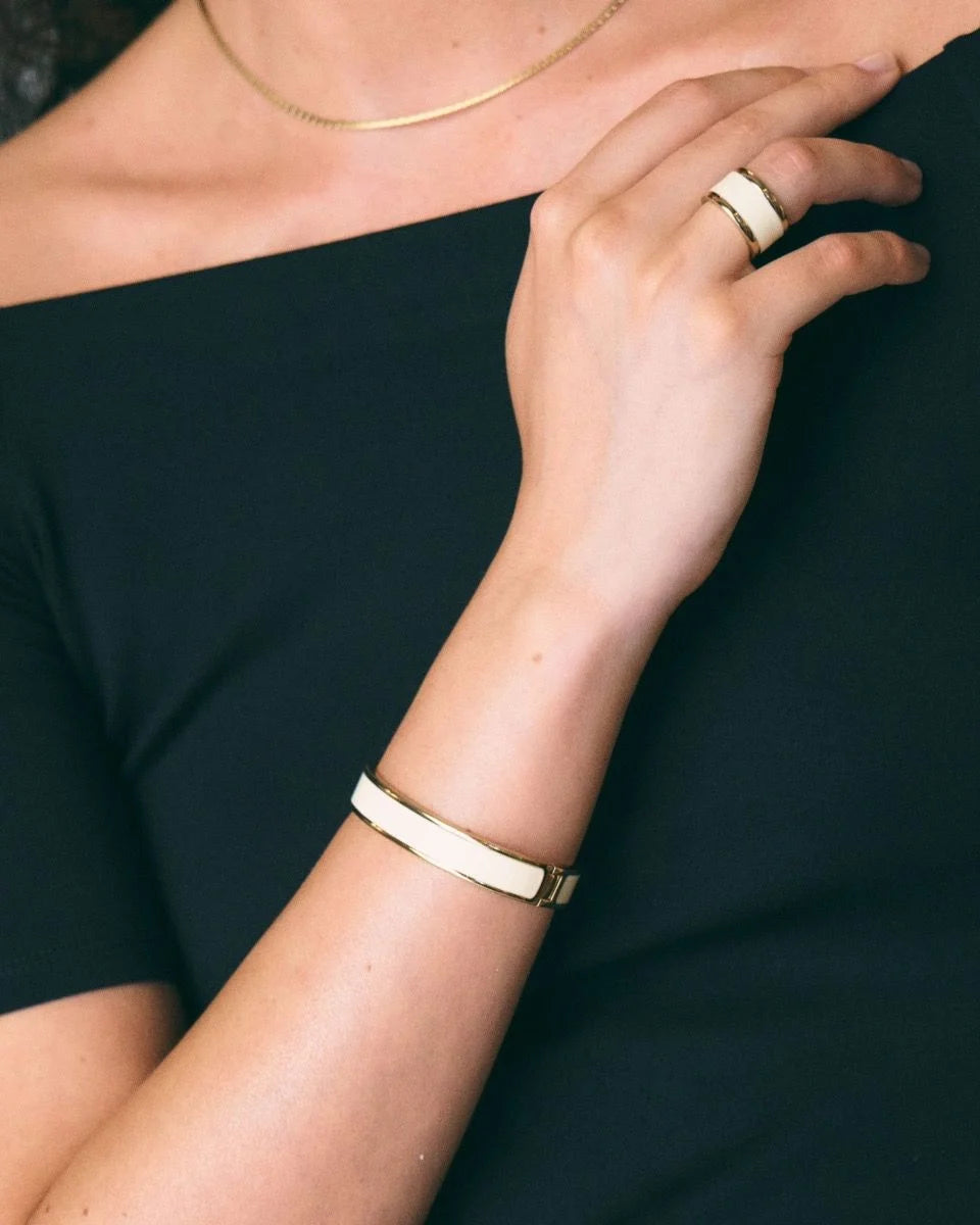 FRAME BANGLE ENAMEL OFFWHITE GOLD