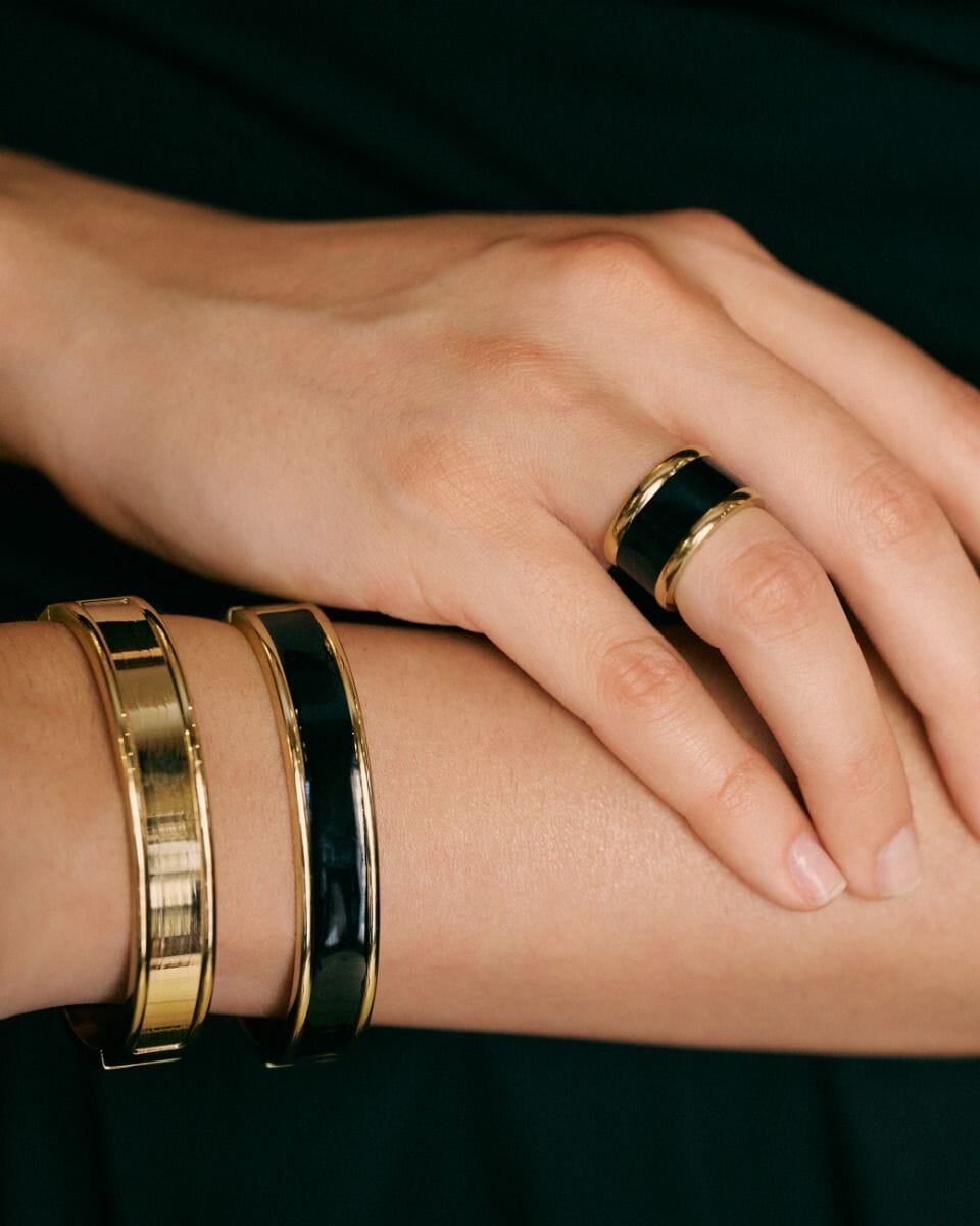 FRAME BANGLE ENAMEL BLACK GOLD