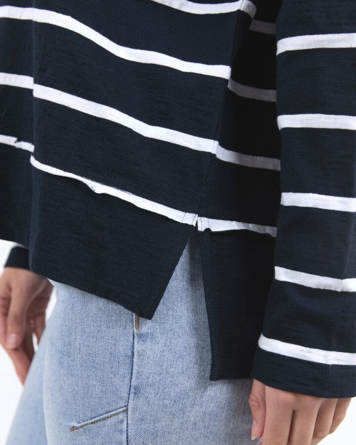 JAYNE STRIPE THROW ON TOP NAVY / WHITE STRIPE.