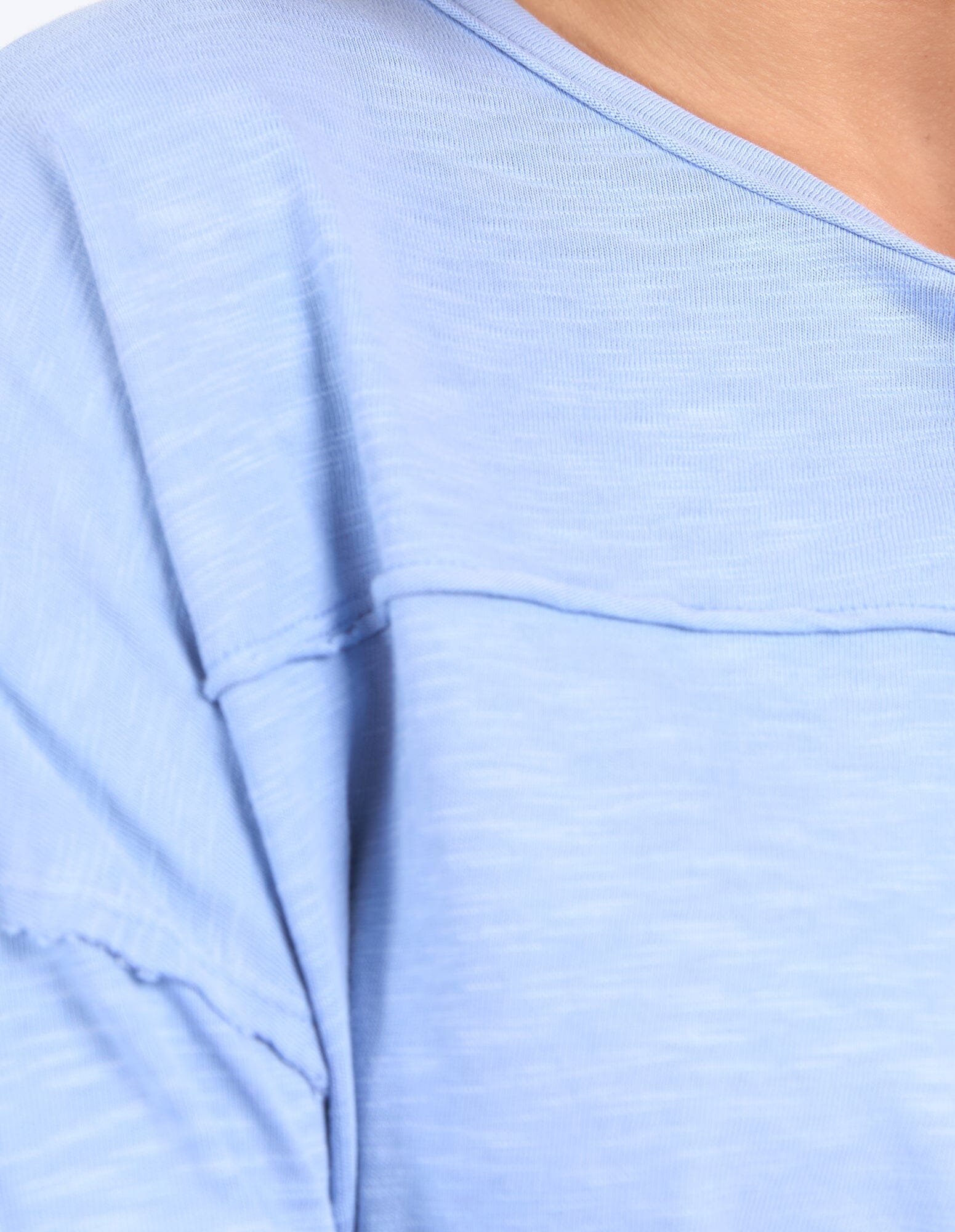 JAYNE THROW ON TOP LIGHT BLUE